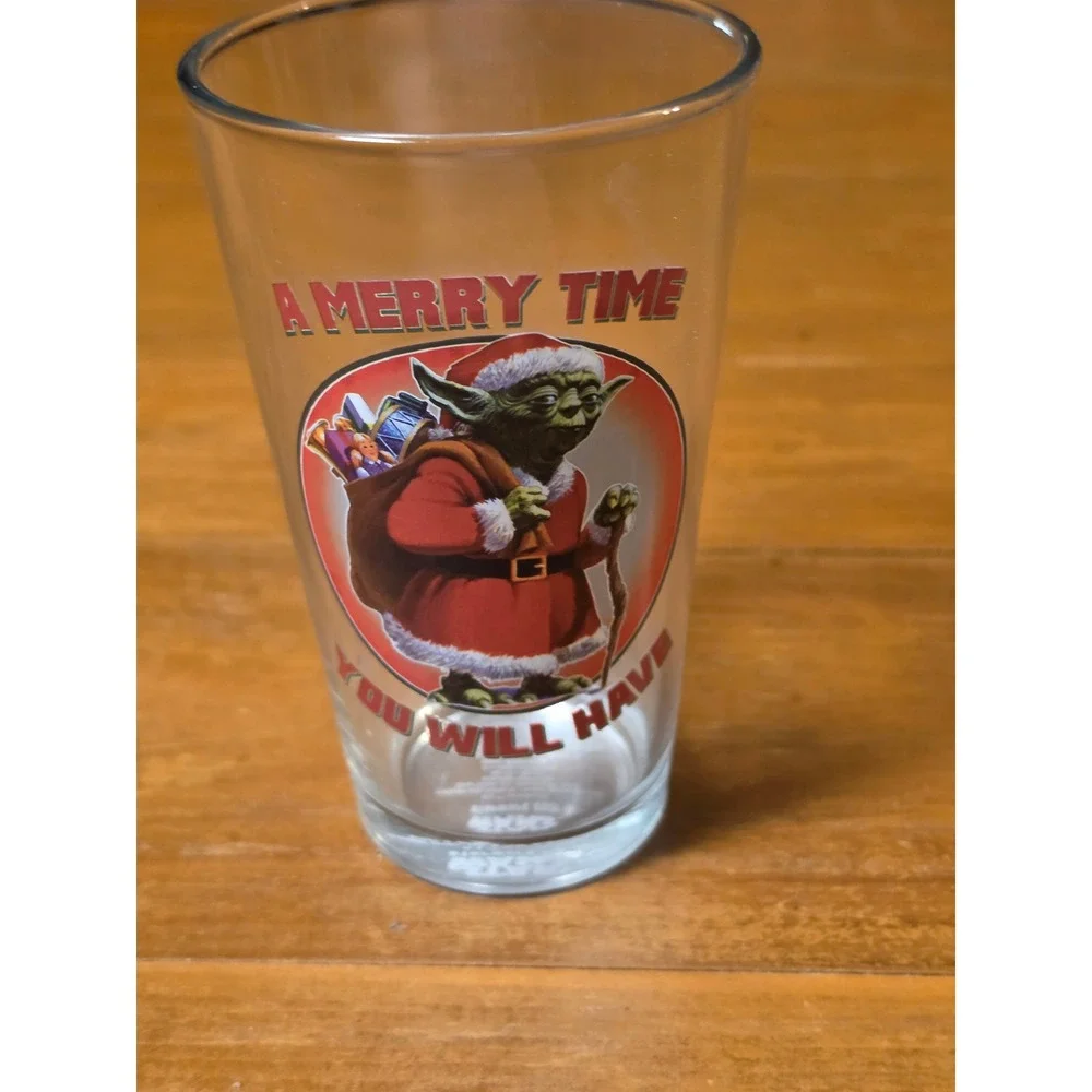 Star Wars Yoda Santa Christmas Pint Glass 16oz Silver Buffalo WRSW130862072022